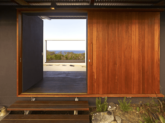 Southern House, Fergus Scott Architects, Australia, Frank Lloyd Wright, metal clad home, passive solar, passive thermal, daylighting, green design, sustainable design, eco-design, coastal home