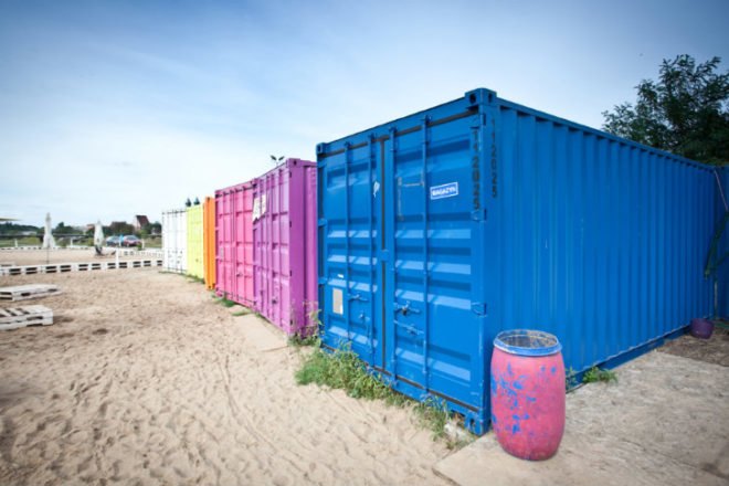 kontenerart, modelina, cargotecture, shipping pallets, ponzan, poland, beach club, art space