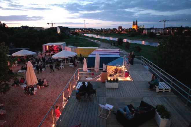 kontenerart, modelina, cargotecture, shipping pallets, ponzan, poland, beach club, art space