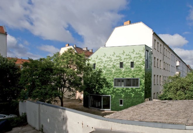 Brandt+Simon Architekten, Berlin pixelated house, pixelated design, prefab housing, solar energy, solar panels, small houses, recycled paper insulation, eco-friendly houses, sustainable building, Berlin architecture
