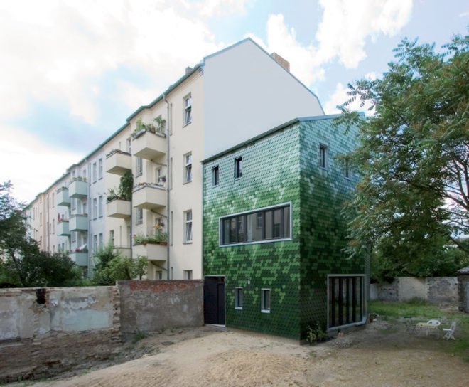 Brandt+Simon Architekten, Berlin pixelated house, pixelated design, prefab housing, solar energy, solar panels, small houses, recycled paper insulation, eco-friendly houses, sustainable building, Berlin architecture