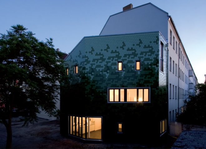 Brandt+Simon Architekten, Berlin pixelated house, pixelated design, prefab housing, solar energy, solar panels, small houses, recycled paper insulation, eco-friendly houses, sustainable building, Berlin architecture