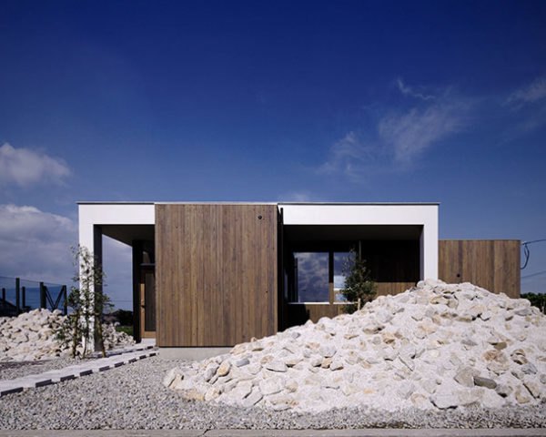 Fujiwaramuro Architects, House in Hanoura, Japan, LDK, crossed-ventilation, natural light, rumble hills, artificial hills, rural house, rice fields, Daylighting, Architecture, green Interiors,