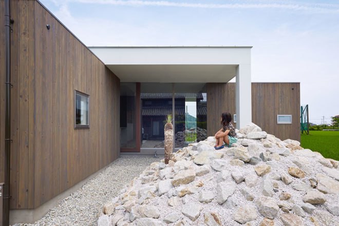 Fujiwaramuro Architects, House in Hanoura, Japan, LDK, crossed-ventilation, natural light, rumble hills, artificial hills, rural house, rice fields, Daylighting, Architecture, green Interiors,
