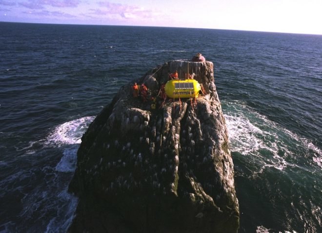 Greenpeace, survival pod, compact pod, dome-shaped vessel, shelter, environmental activism, Greenpeace design competition, eco-messaging, design, sustainable design, eco-design, graphic design, design competitions