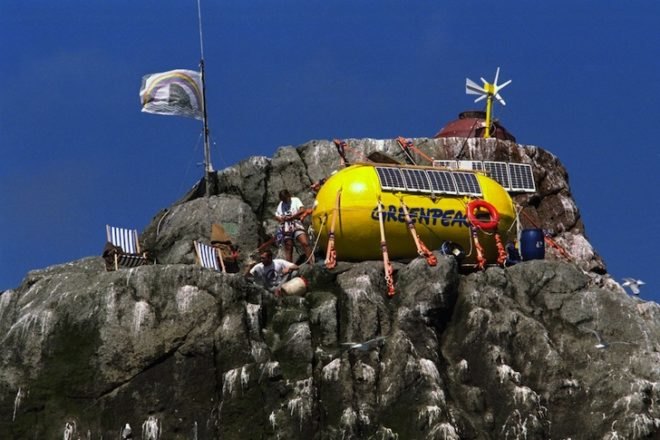 Greenpeace, survival pod, compact pod, dome-shaped vessel, shelter, environmental activism, Greenpeace design competition, eco-messaging, design, sustainable design, eco-design, graphic design, design competitions
