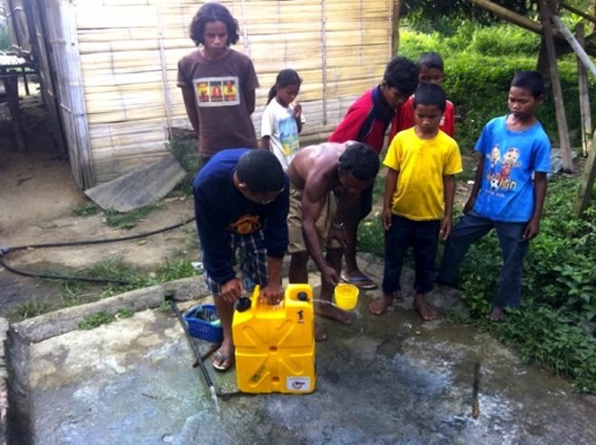 LIFESAVER Jerrycans, water purification, social design, humanitarian design, green design, eco-design, water scarcity, water purification, water shortages, clean drinking water, potable water, developing world