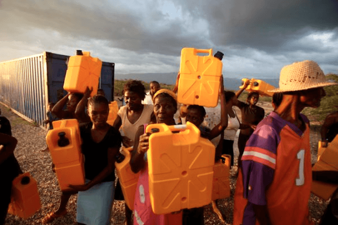 LIFESAVER Jerrycans, water purification, social design, humanitarian design, green design, eco-design, water scarcity, water purification, water shortages, clean drinking water, potable water, developing world