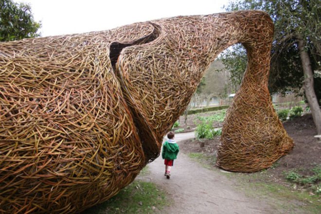 Laura Bacon, sculptures, site-specific, waving, British art, Art, Botanical, Green Materials, Recycling / Compost, willow