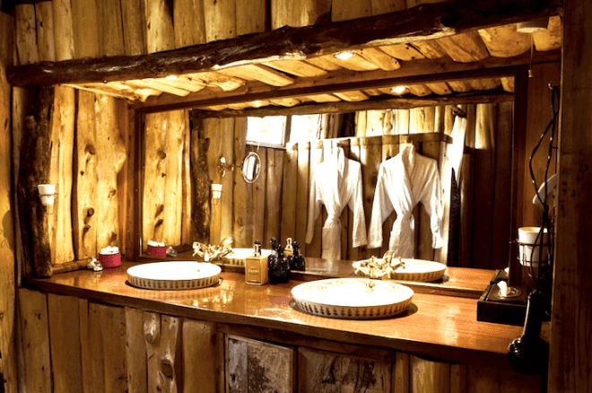 Out of Africa, Ngong House, Nairobi, Kenya, Meryl Streep, treehouses, eco-luxe, safari destination, nairobi national park, giraffes, Rothschild giraffe, upcycling, natural materials, bespoke tree house, luxury tree house, boutique hotel,