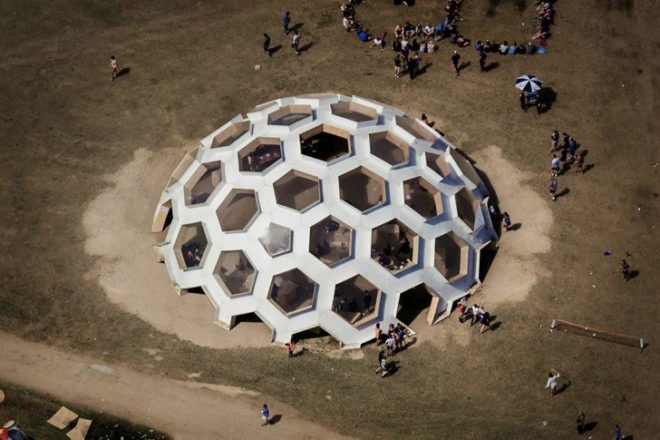 Roskilde geodesic dome, plywood dome Roskilde, Kristoffer Tejlgaard, Benny Jepsen, Roskilde music festival, plywood architecture, biomimicry, CNC machine, digital fabrication, reduced energy consumption, Ultragrøn, music festivals Denmark
