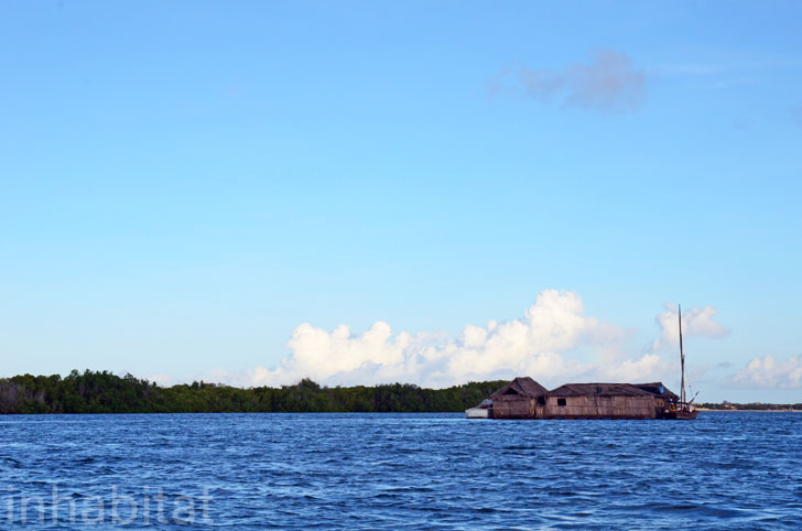 Pontoon Restaurant, floating bar, natural materials, recycled materials, solar-power, green design, sustainable design, eco-design, island-hopping, eco-tourism, Pontoon Restaurant, backpacking, island, Kenya, Lamu