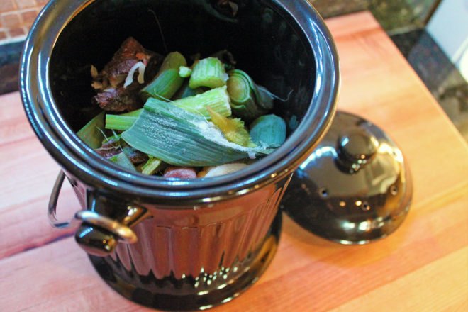 countertop compost pail, product review, naturemill, norpro, composting, gradening, kitchen, eco friendly, sustainable