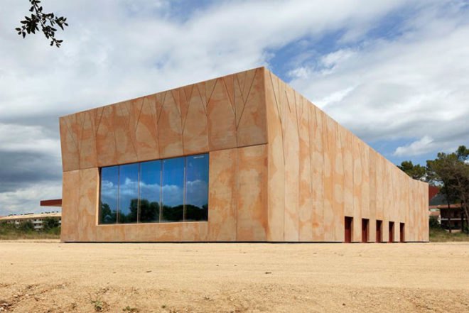 Capella Garcia Arquitectura, green roof, Espai Ridaura, Girona, Spain, thermal solar panels, stage, earth building, natural pigments, cultural activities, multipurpose, Architecture, Eco Tourism, green roof, Green Materials, energy efficiency,