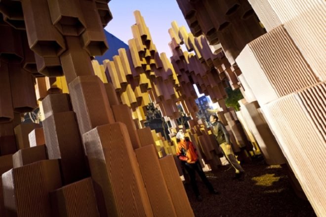 Pink Intruder, artificial cave, Miguel Arraiz, David Moreno, fallas 2013 valencia, spanish art, valencia urban design, cardboard pavilion valencia, recycled materials, cardboard art, prefab structure art, modular design, temporary pavilion valencia, temporary structures