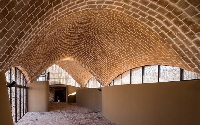 Mapungubwe Interpretation Center, South Africa, Aga Khan Architecture Award, 2013, Limpopo Province, earth construction, design, green design, sustainable design, eco-design, visitor center, Peter Rich Architects, vaults, vaulted construction, barrel vault, freeform vault, local labor, UNESCO World Heritage Site