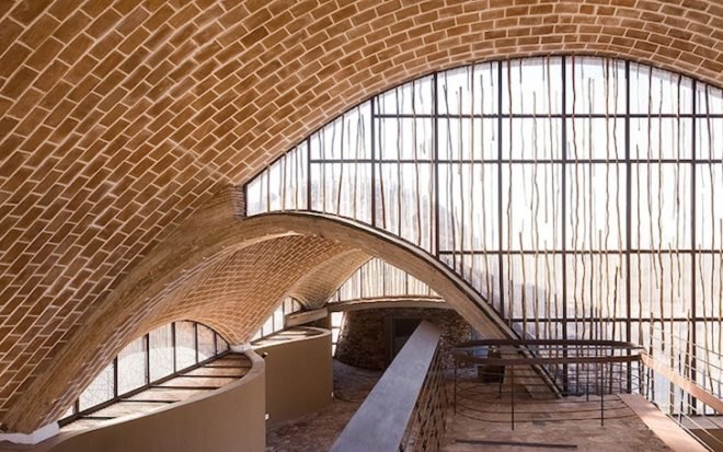Mapungubwe Interpretation Center, South Africa, Aga Khan Architecture Award, 2013, Limpopo Province, earth construction, design, green design, sustainable design, eco-design, visitor center, Peter Rich Architects, vaults, vaulted construction, barrel vault, freeform vault, local labor, UNESCO World Heritage Site