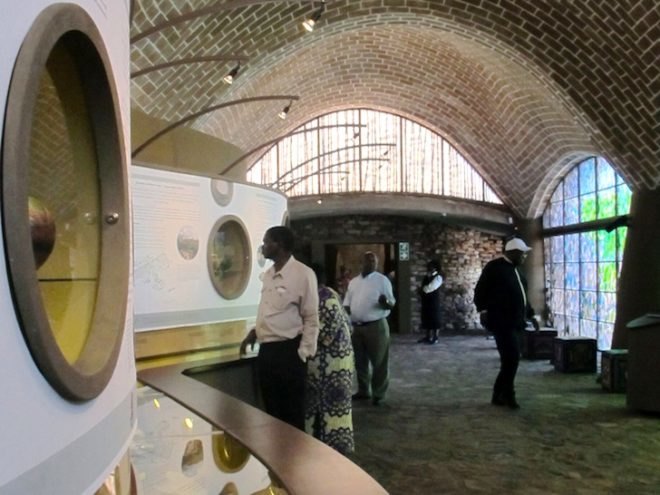 Mapungubwe Interpretation Center, South Africa, Aga Khan Architecture Award, 2013, Limpopo Province, earth construction, design, green design, sustainable design, eco-design, visitor center, Peter Rich Architects, vaults, vaulted construction, barrel vault, freeform vault, local labor, UNESCO World Heritage Site