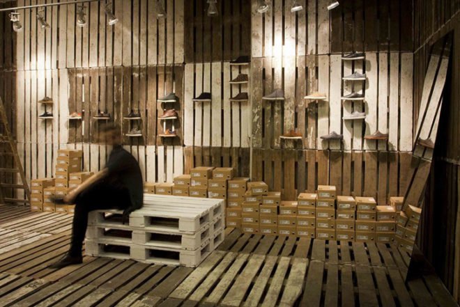 Mode:lina Architekci, Pop-Up, Clae, shoes, footwear, recycled pallets, wooden pallets, poland, gallery, green Interiors, Recycled Materials