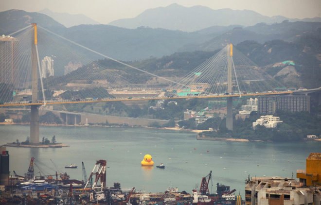 Giant Rubber Duck, Florentijin Hofman, rubber duck art, contemporary art, floating rubber duck, Hong Kong harbor, Hong Kong art, inflatable sculptures, Dutch artist, Dutch art