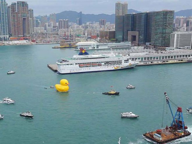 green design, eco design, sustainable design, Florentijn Hofman, giant inflatable rubber duck, Rubber duck Hong Kong