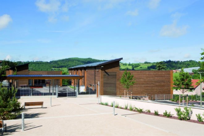 School in Montrottier, Teknê Architects, primary school, eco school, green school, france,