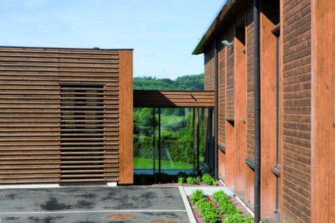 School in Montrottier, Teknê Architects, primary school, eco school, green school, france,