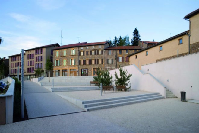 School in Montrottier, Teknê Architects, primary school, eco school, green school, france,
