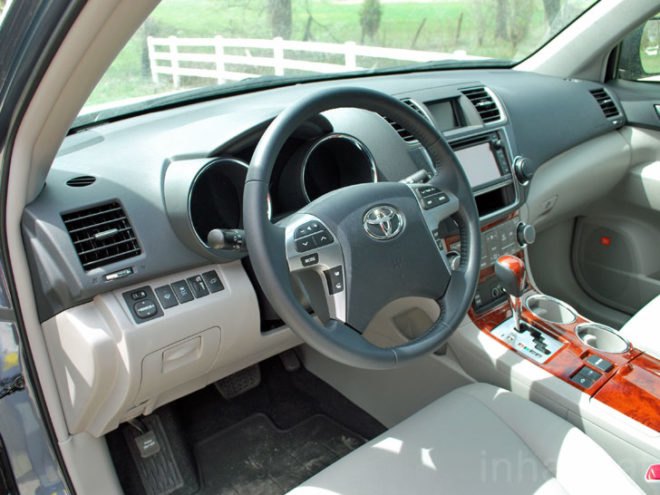 Toyota Highlander Hybrid, Toyota, Toyota Highlander, hybrid car, green car, green transportation, test drive, Laura Cowan, Laura K. Cowan