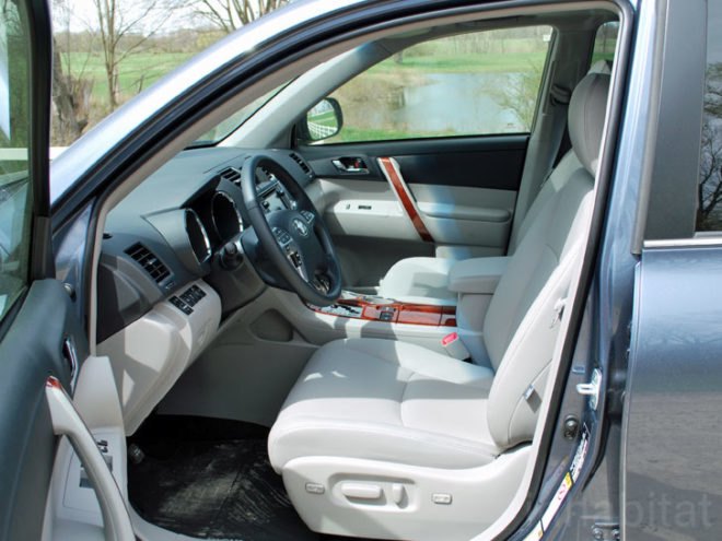 Toyota Highlander Hybrid, Toyota, Toyota Highlander, hybrid car, green car, green transportation, test drive, Laura Cowan, Laura K. Cowan