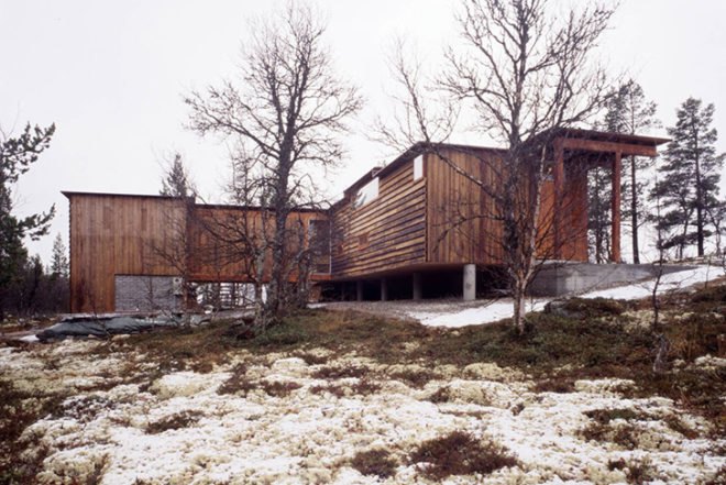 Carl-Viggo Hølmebakk, Mountain Cottage, Norway, stilts, pinewood, local wood, architecture, stilts