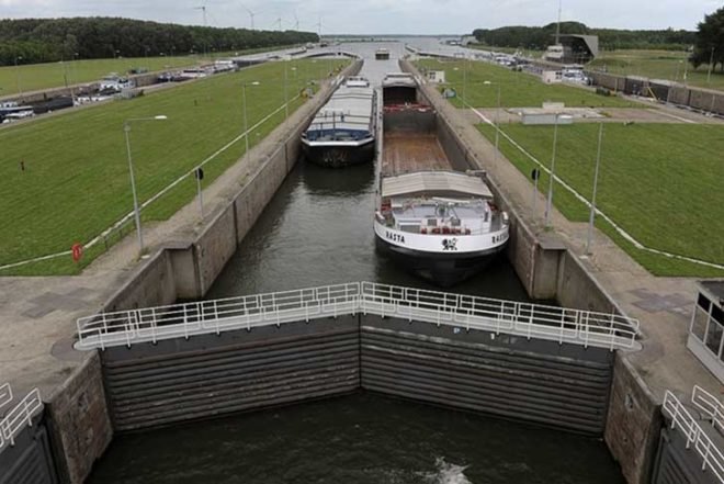 DP6's, Spiky, Cool Control Building Volkerak Locks, recycled materials, green roof, energy efficient, heat pump, the Netherlands, Dutch design, architecture, water