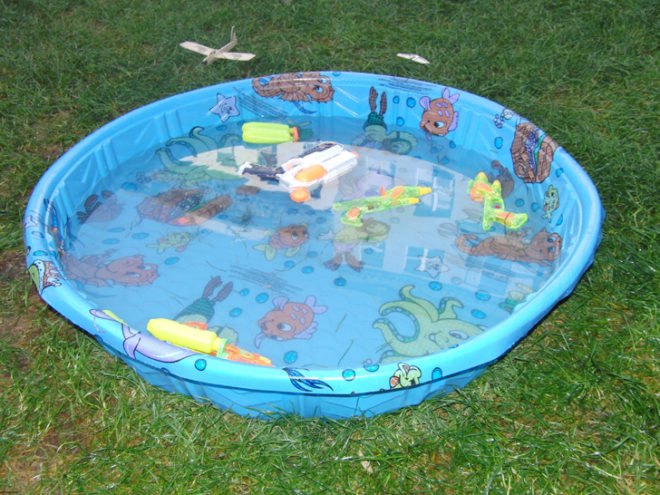 Kiddie pool, kids pool, pool, stagnant water