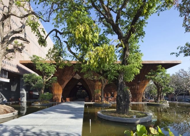 bamboo, bamboo cafe, bamboo restaurant in Viet Nam, smoke-dried bamboo, Vo Trong Nghia Architects, green design, sustainable design, eco-design, sustainable materials, green materials, natural light,