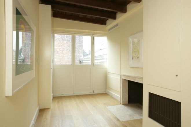 New york real estate, private garden, reclaimed wood flooring, west village homes, 75.5 bedford street, new york’s narrowest home, nyc narrowest home, tiny homes, tiny apartments, nyc tiny apartments, nyc tiny homes, nyc celebrity homes
