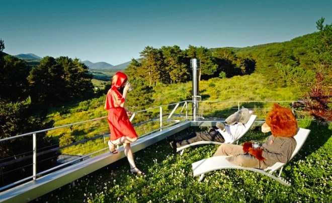 Miguel de Guzmán, Veidimanna Protum, Espinar House, Spain, natural light, rooftop garden, green roof, homes with mountain views in Spain, eco-design, green design, sustainable design, greenhouse, energy efficiency, daylighting, Sierra de Madrid, Segovia,