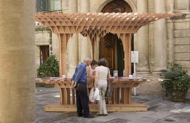 Festival des Architectures Vives FAV, Montpellier Pavilion, Robin Juzon pavilion, Montpellier, wood pavilion, architecture festival France, France, FAV 2013, info-desk design, CCIT Montpellier, David Hamerman, pavilion design