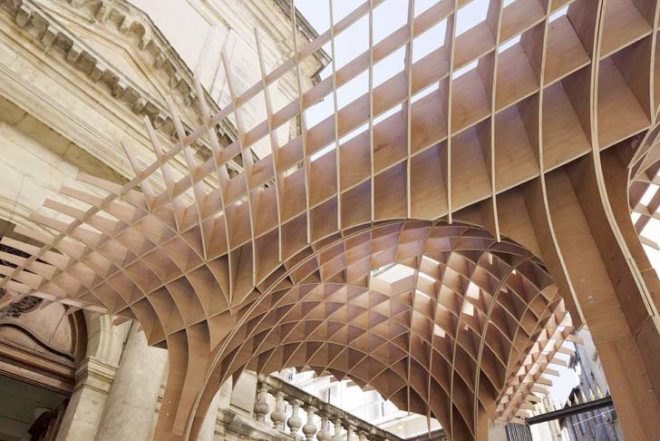 Festival des Architectures Vives FAV, Montpellier Pavilion, Robin Juzon pavilion, Montpellier, wood pavilion, architecture festival France, France, FAV 2013, info-desk design, CCIT Montpellier, David Hamerman, pavilion design