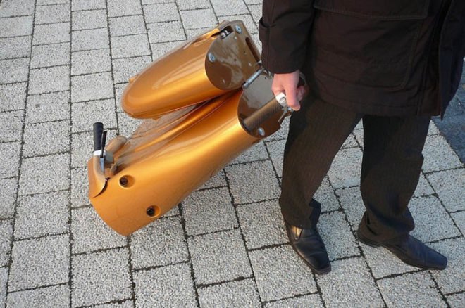 MOVEO collapsible vehicle, MOVEO scooter, foldable scooter, JumpStartCity campaign, crowdfunding campaign, green transportation, green vehicles, electric scooters, electric bikes, green design, lightweight scooter, LED lights