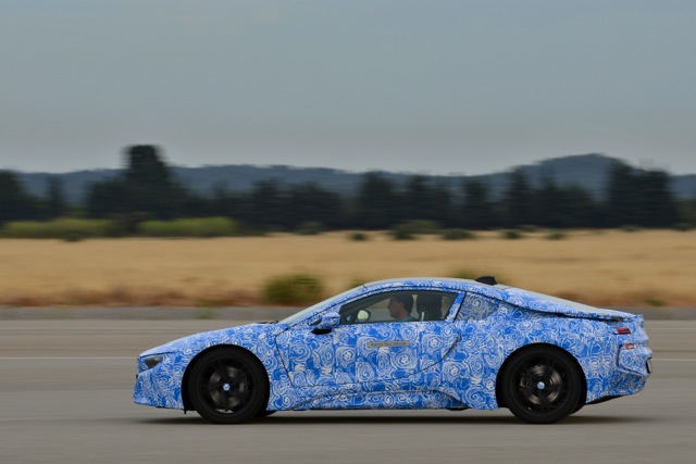 BMW, BMW i8, BMW i, BMW plug-in hybrid, BMW hybrid, BMW electric vehicle, plug-in hybrid, Gorilla Glass, electric motor, green car, green transportation
