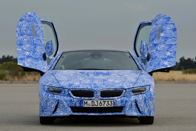 BMW, BMW i8, BMW i, BMW plug-in hybrid, BMW hybrid, BMW electric vehicle, plug-in hybrid, Gorilla Glass, electric motor, green car, green transportation