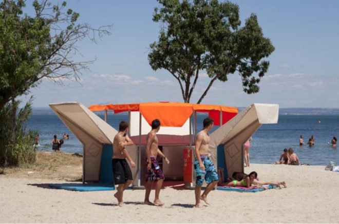 green design, eco design, sustainable design, Matali Crasset, pop up library, Romaniquette beach, Istres France, Istres library, Biblioteque de Plage, beach library