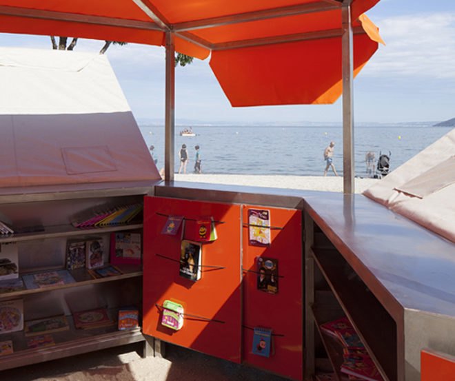 green design, eco design, sustainable design, Matali Crasset, pop up library, Romaniquette beach, Istres France, Istres library, Biblioteque de Plage, beach library