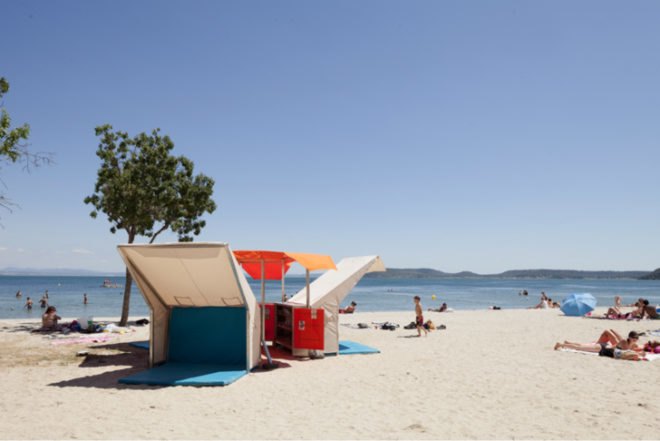 green design, eco design, sustainable design, Matali Crasset, pop up library, Romaniquette beach, Istres France, Istres library, Biblioteque de Plage, beach library