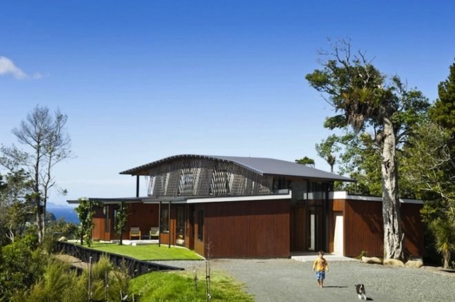 Tennent + Brown, Ngunguru House, New Zealand, forest canopy, bush camp house in New Zealand, coastal New Zealand, sustainable homes in New Zealand, green homes in New Zealand, eco architects New Zealand, natural light, passive solar design, green design, eco-design, daylighting, on-site wastewater treatment, rainwater harvesting homes