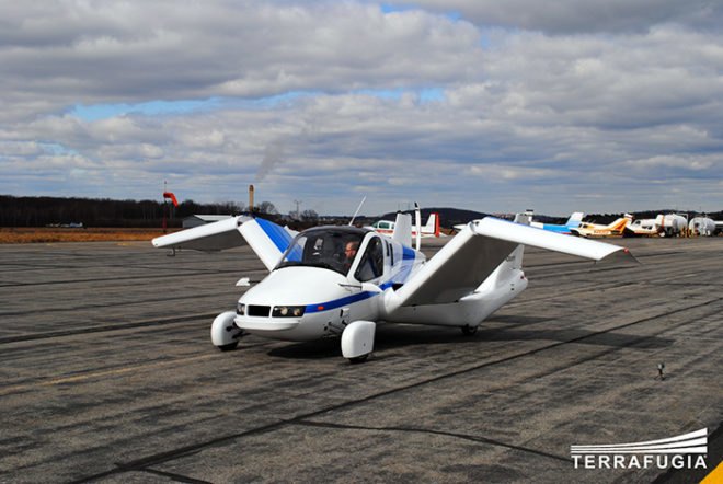 Terrafugia, Terrafugia Transition, Terrafugia Unfold Planes, Transition Unfold Planes, Flying Car Unveiled, Flying car at Wisconsin Air Show, Air Car, Flying Car, Terrafugia Flying car, Terrafugia flying vehicle, Transition flying car, Transition flying vehicle, Transition plane to car, car to plane, flying vehicle, flying car technology