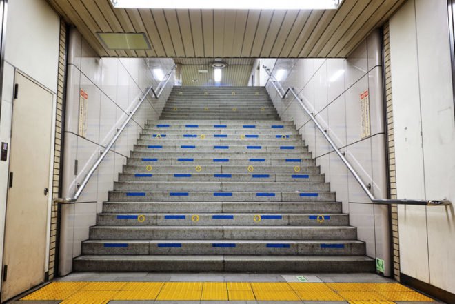 power range, tokyo, subway station, commuters, elevators, help