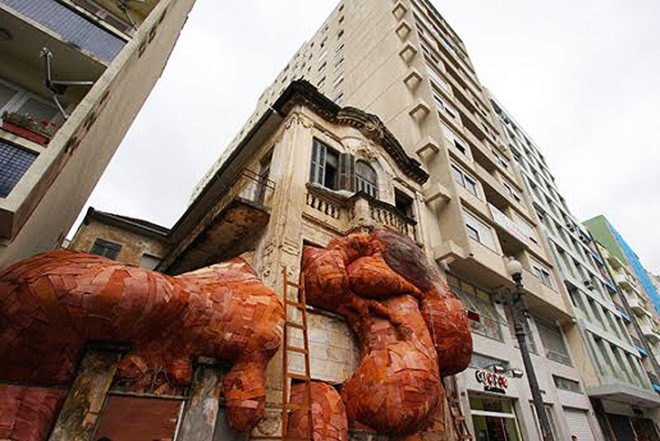 Henrique Oliveira, Architecture, Art, Recycled Materials, Casa dos Leões, recycled wood, plywood, tumors, peeled wood