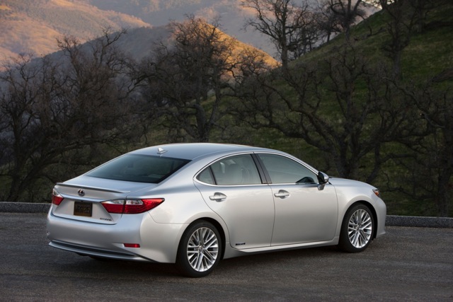 Lexus, Lexus ES, Lexus ES 300h, Lexus ES 350, Lexus hybrid, Toyota hybrid, hybrid, electric car, car review, green car, electric motor, green transportation, car test drive