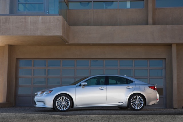 Lexus, Lexus ES, Lexus ES 300h, Lexus ES 350, Lexus hybrid, Toyota hybrid, hybrid, electric car, car review, green car, electric motor, green transportation, car test drive